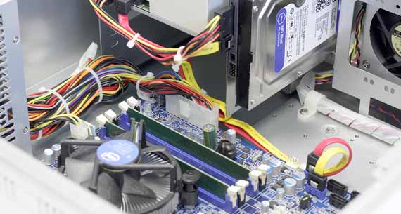 Im Inneren der IPCs sind alle Kabel und beweglichen Teile fixiert