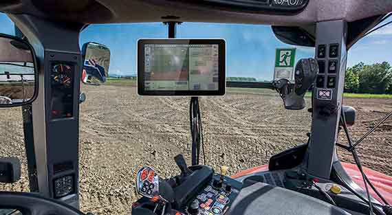 HMI GC-Serie im Führerhaus einer Landwirtschafts-Maschine