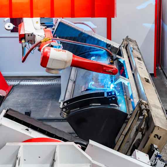 Schweißroboter gesteuert von Industrie-Box-PC